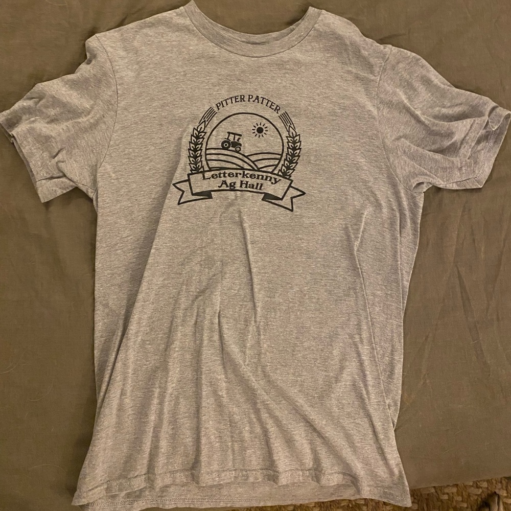 No tag it runs small not sure on brand